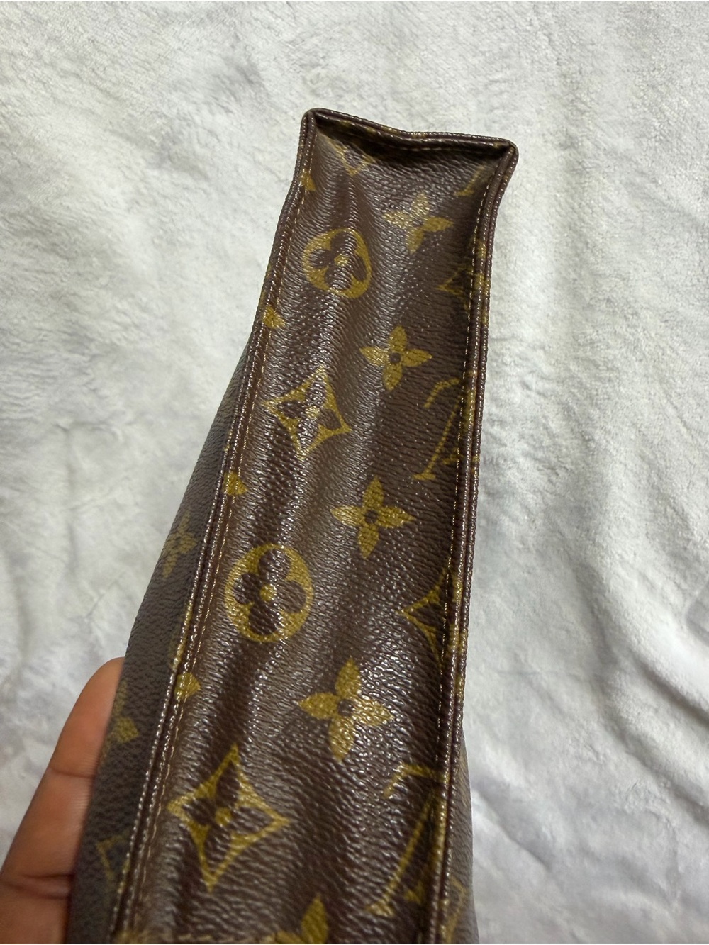 šLouis Vuitton Monogram Canvas Toiletry Pouch 26 - Picture 13 of 14